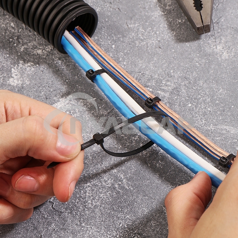 Хомут-стяжкa нейлоновая с тройным замком Rexant 200x3,6 мм, черная, упаковка 100 шт.