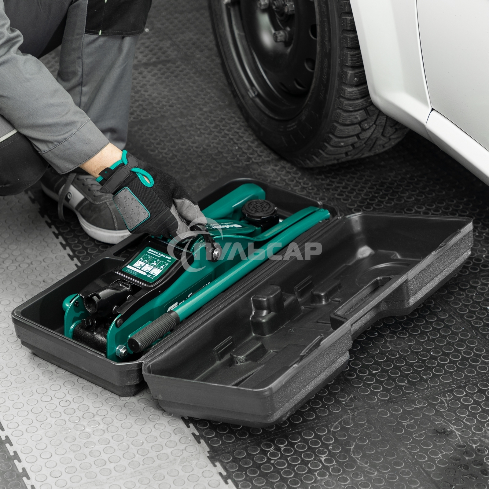 Домкрат гидравлический подкатной Сибртех 2 т, 85-330 мм, низкий подхват, в пласт. кейсе