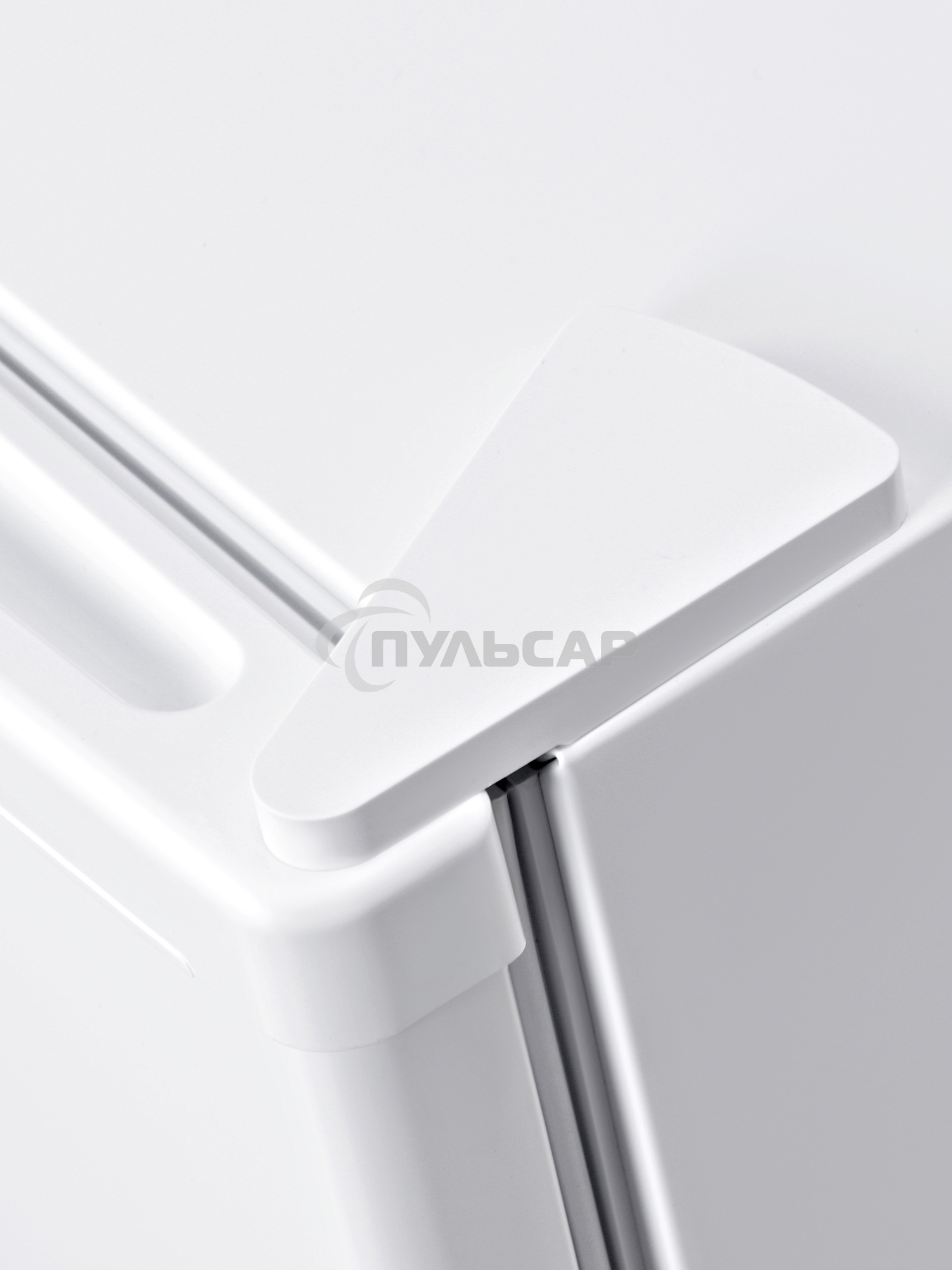 Холодильник Hyundai CO1002 белый однокамерный 65л, ручная разморозка