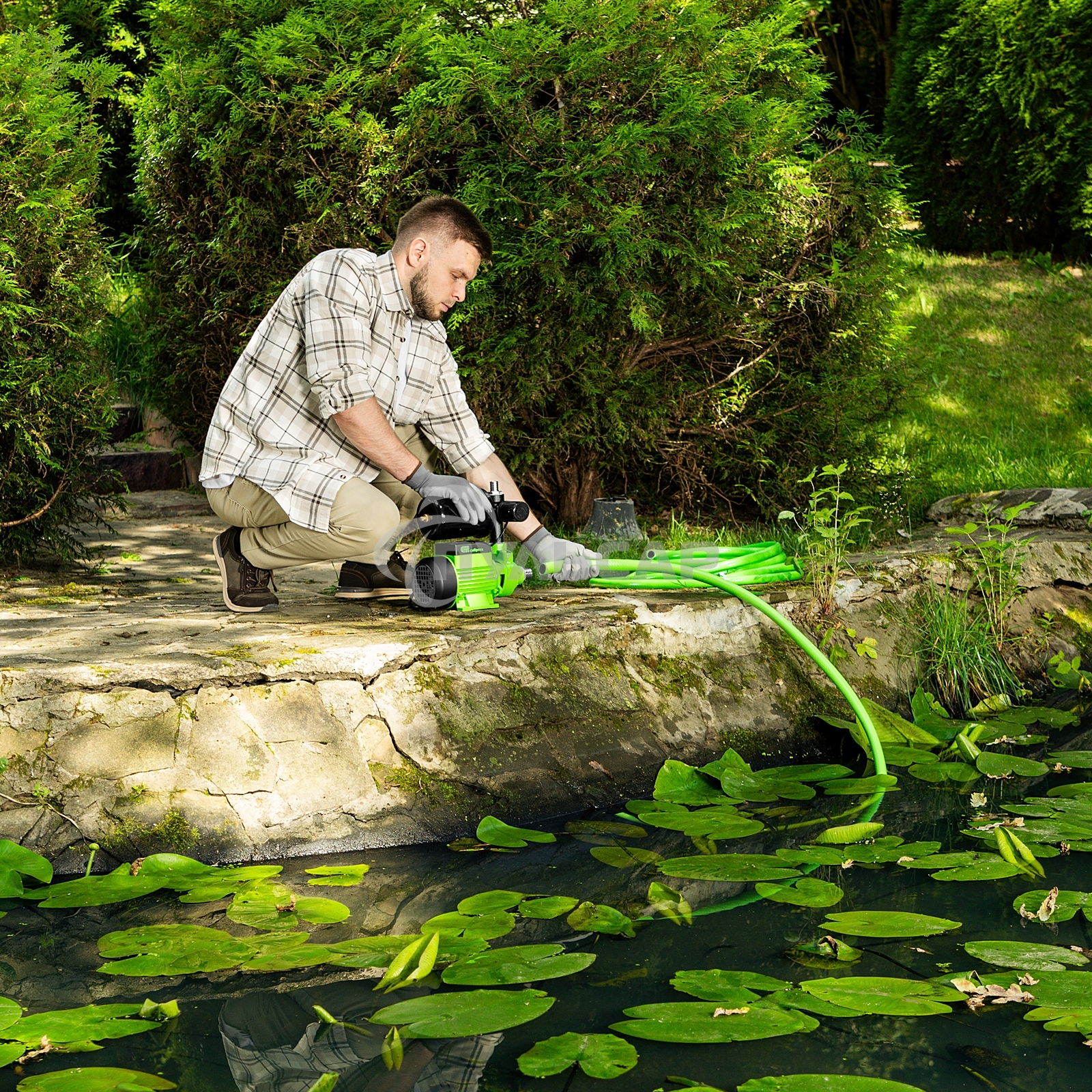 Насосная станция Сибртех НС400-Ч, 400 Вт, напор 32 м, 2100 л/ч, ресивер 2л