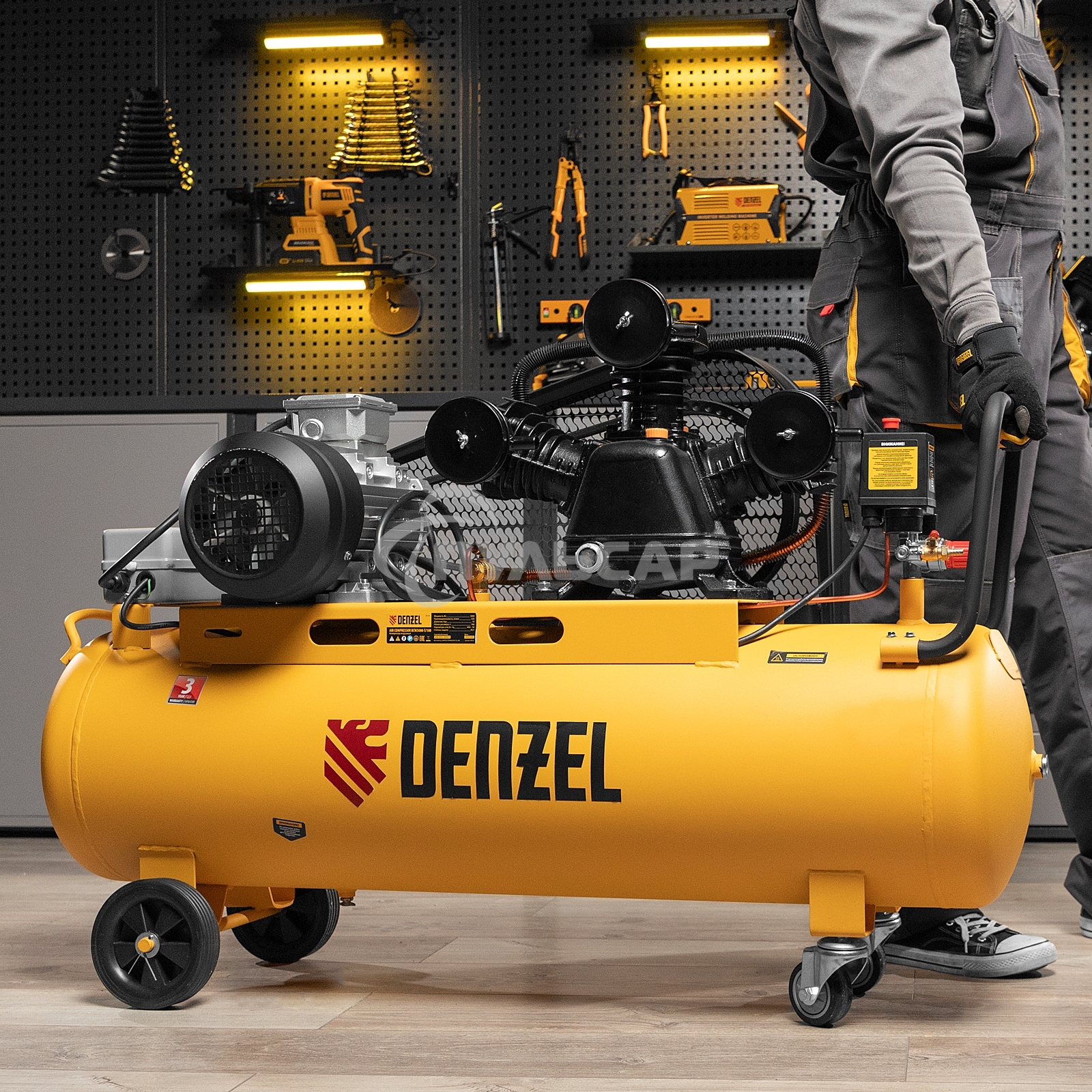 Компрессор воздушный рем. привод BCW3000-T/100, 3,0 кВт, 100 литров, 520 л/минDenzel