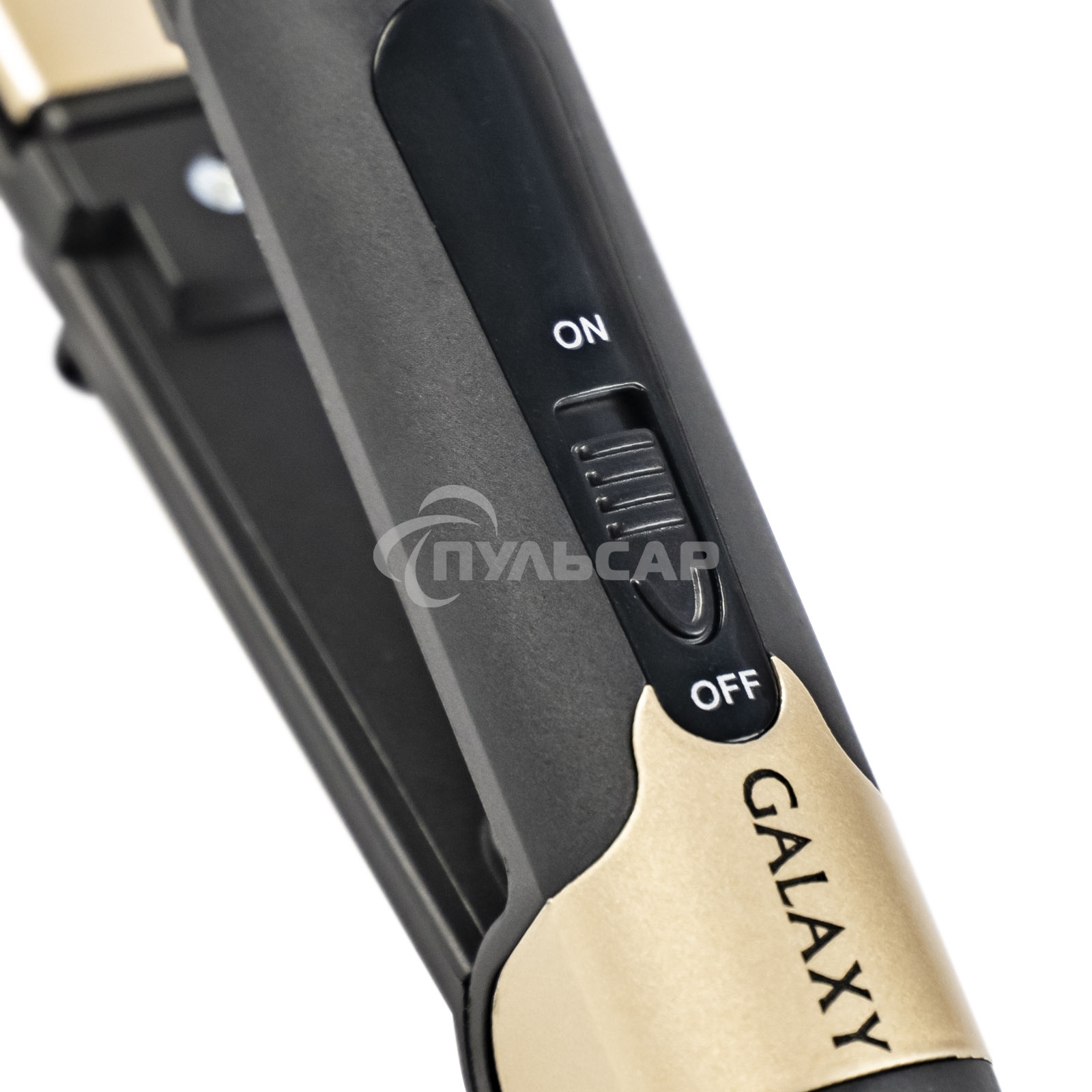 Щипцы для волос Galaxy Line GL 4519, черный, 40 Вт, максимальная температура 180°С, керамическое покрытие поверхностей, индикатор работы, ножка-подставка для обеспечения защиты от нагрева поверхности стола, шнур питания, вращающийся на 360°, подвесная пет