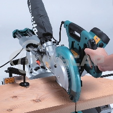 Торцовочная пила Makita LS1018LN
