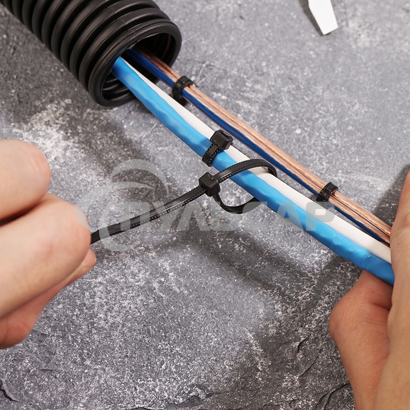 Хомут-стяжкa нейлоновая с тройным замком Rexant 150x3,6 мм, черная, упаковка 100 шт.