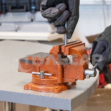 Тиски слесарные SPARTA 100мм поворотные с наковальней 186235