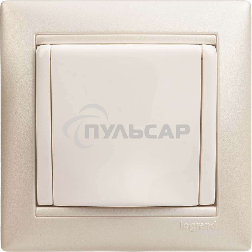 Розетка Valena с заземлением с крышкой (белая)