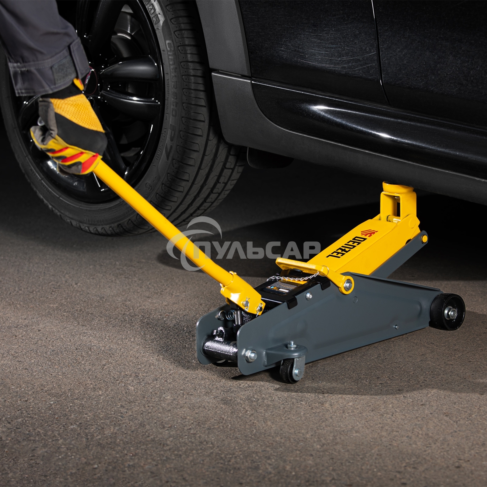 Домкрат гидравлический подкатной с фиксатором Denzel 2,8 т, 135-385 мм, в кейсе 51156