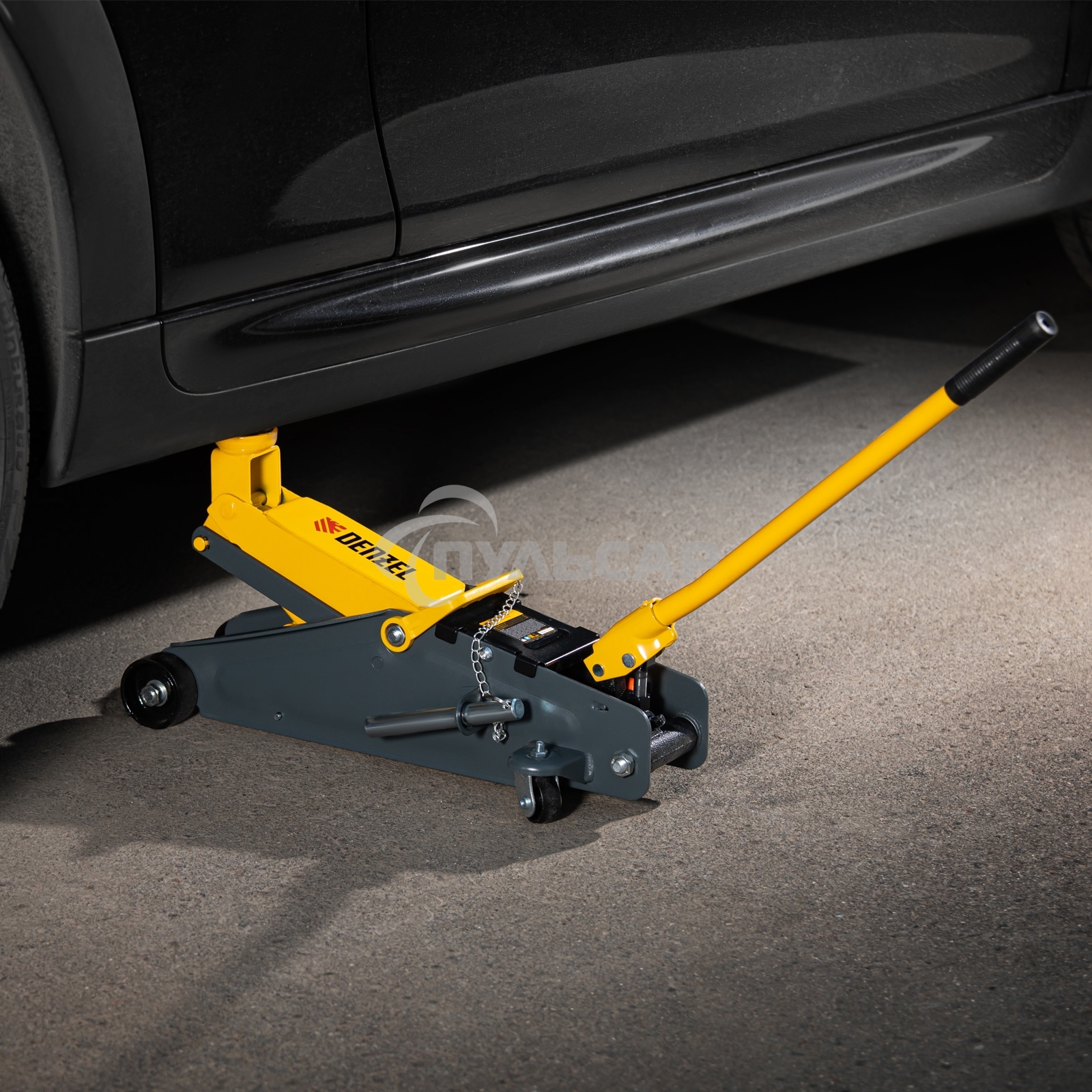 Домкрат гидравлический подкатной с фиксатором Denzel 2,8 т, 135-385 мм, в кейсе 51156