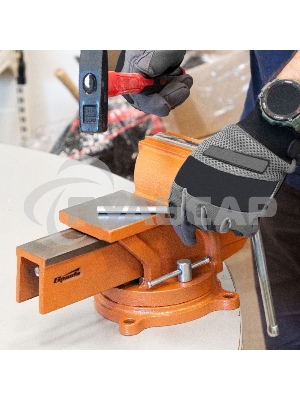 Тиски SPARTA 186275 слесарные 150мм поворотные с наковальней