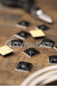 Площадка EKF plc-20x20-b самоклеящаяся (20х20мм.) черная (100шт.) EKF