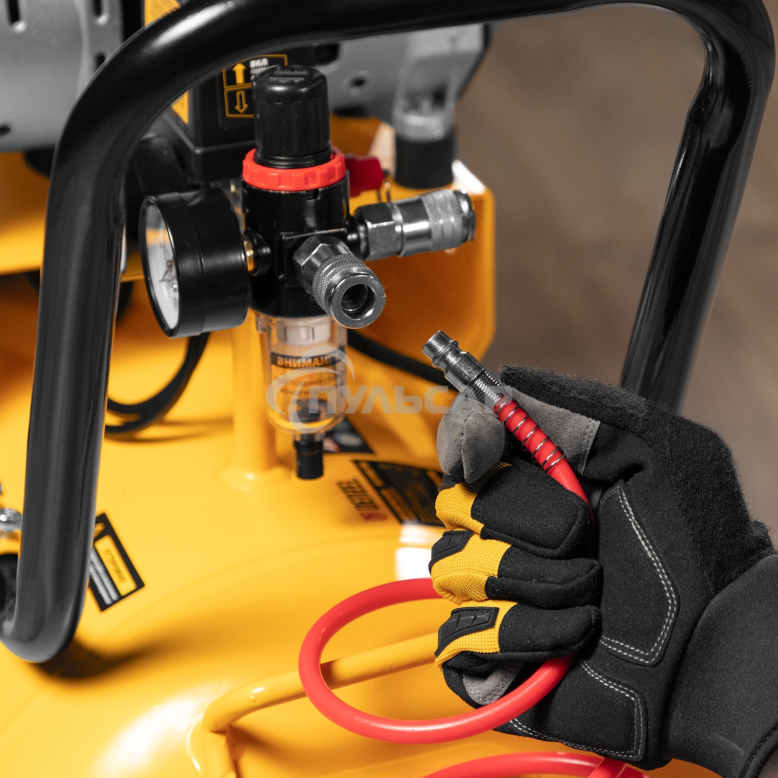 Компрессор безмаслянный малошумный DLS 1800/100,1800 Вт, 3х600, 100 л, 345 л/мин Denzel