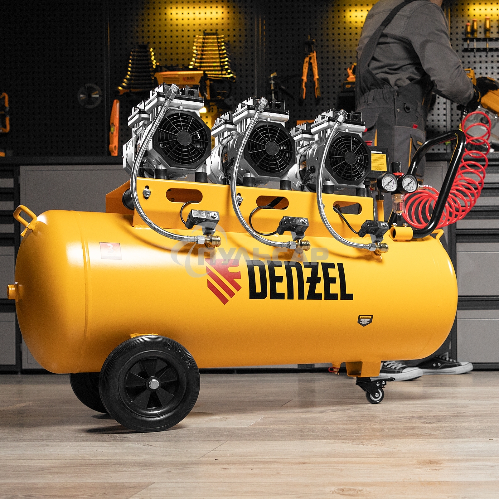 Компрессор безмаслянный малошумный DLS 1800/100,1800 Вт, 3х600, 100 л, 345 л/мин Denzel