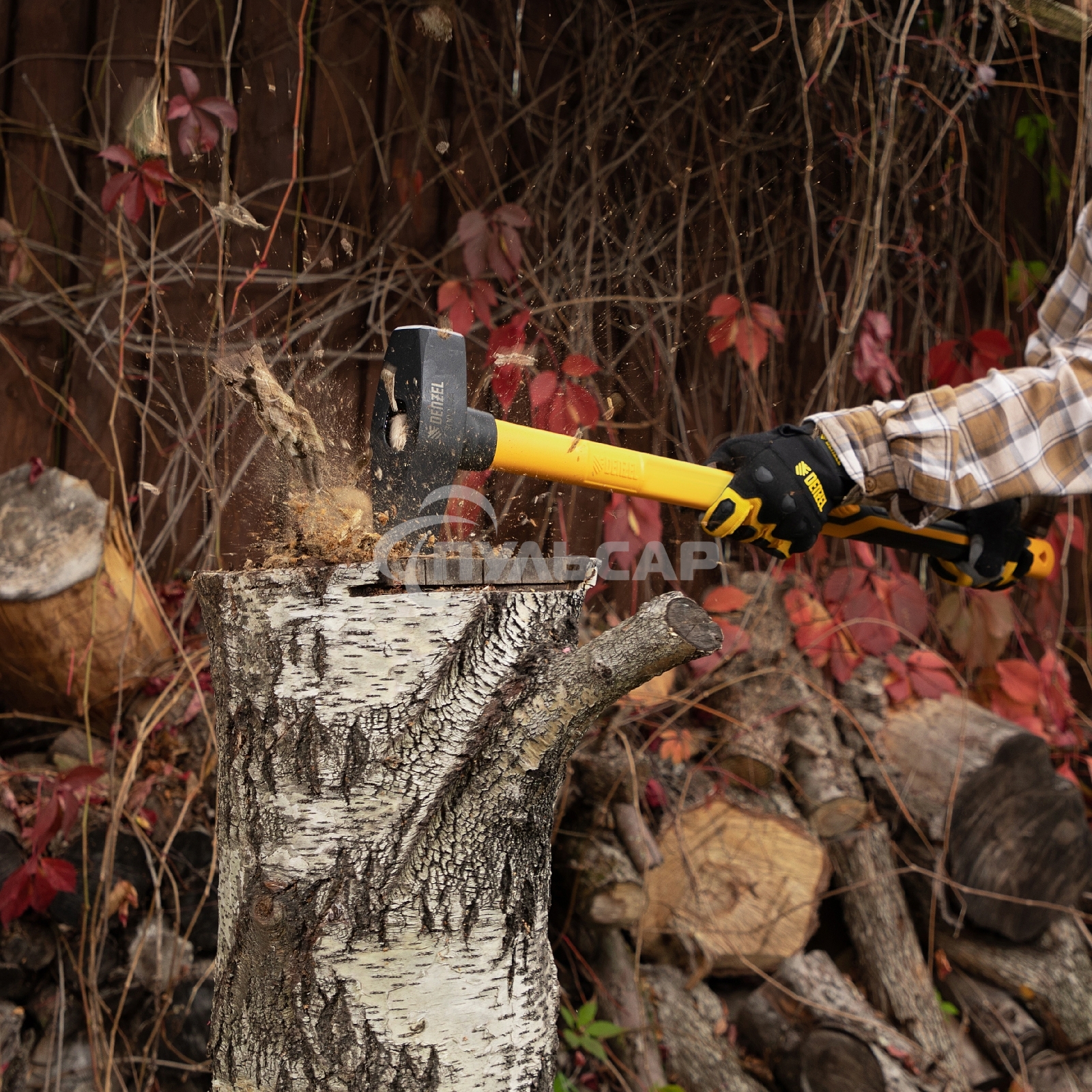 Колун-кувалда 3000 г, кованая, фибергласовая рукоятка c TPR покрытием, 880 мм Denzel