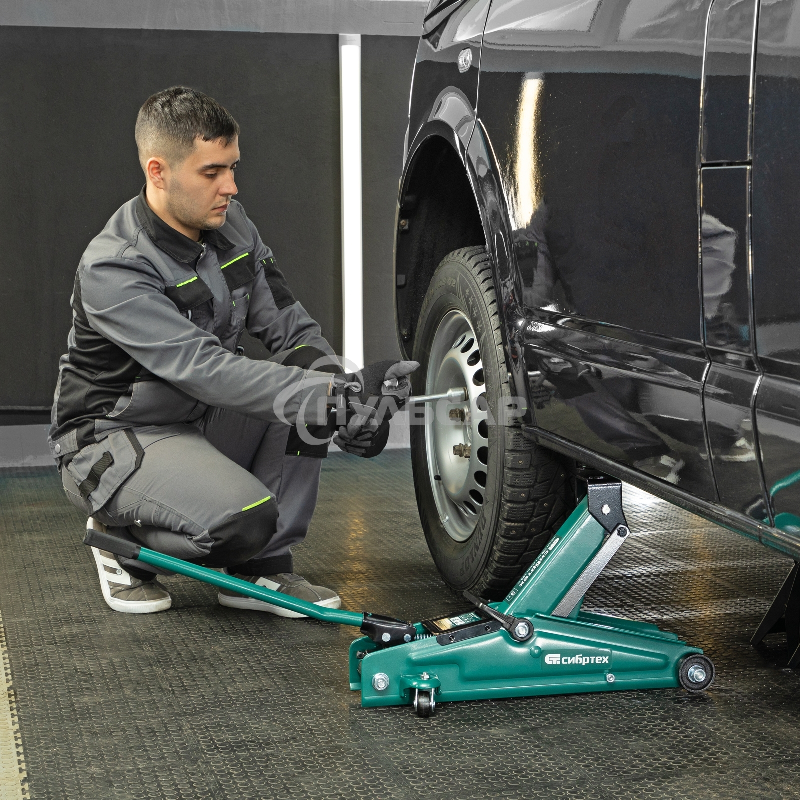 Домкрат гидравлический подкатной Сибртех 3 т, 135-400 мм