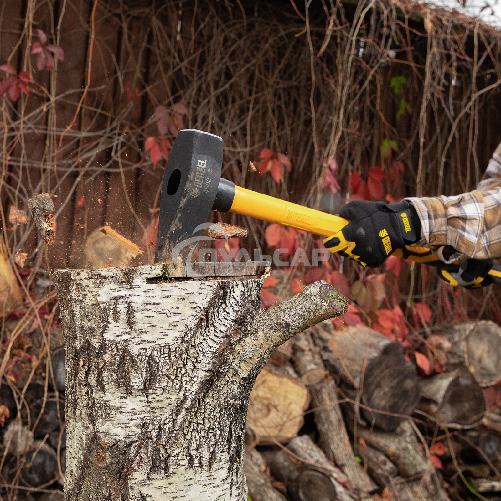 Колун-кувалда 4000 г, кованая, фибергласовая рукоятка c TPR покрытием, 880 мм Denzel