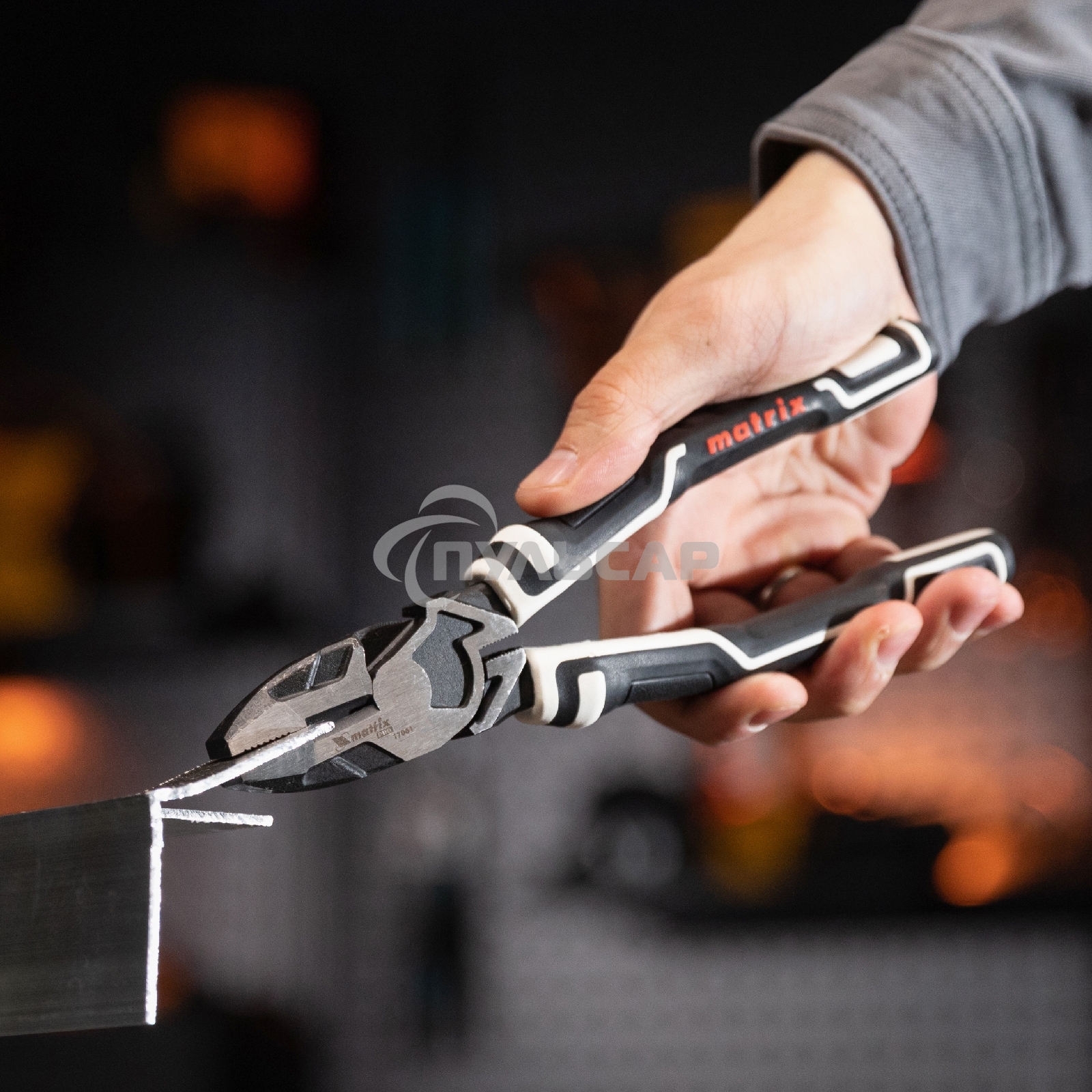 Плоскогубцы комбинированные Matrix 210 мм, усиленная система, PRO