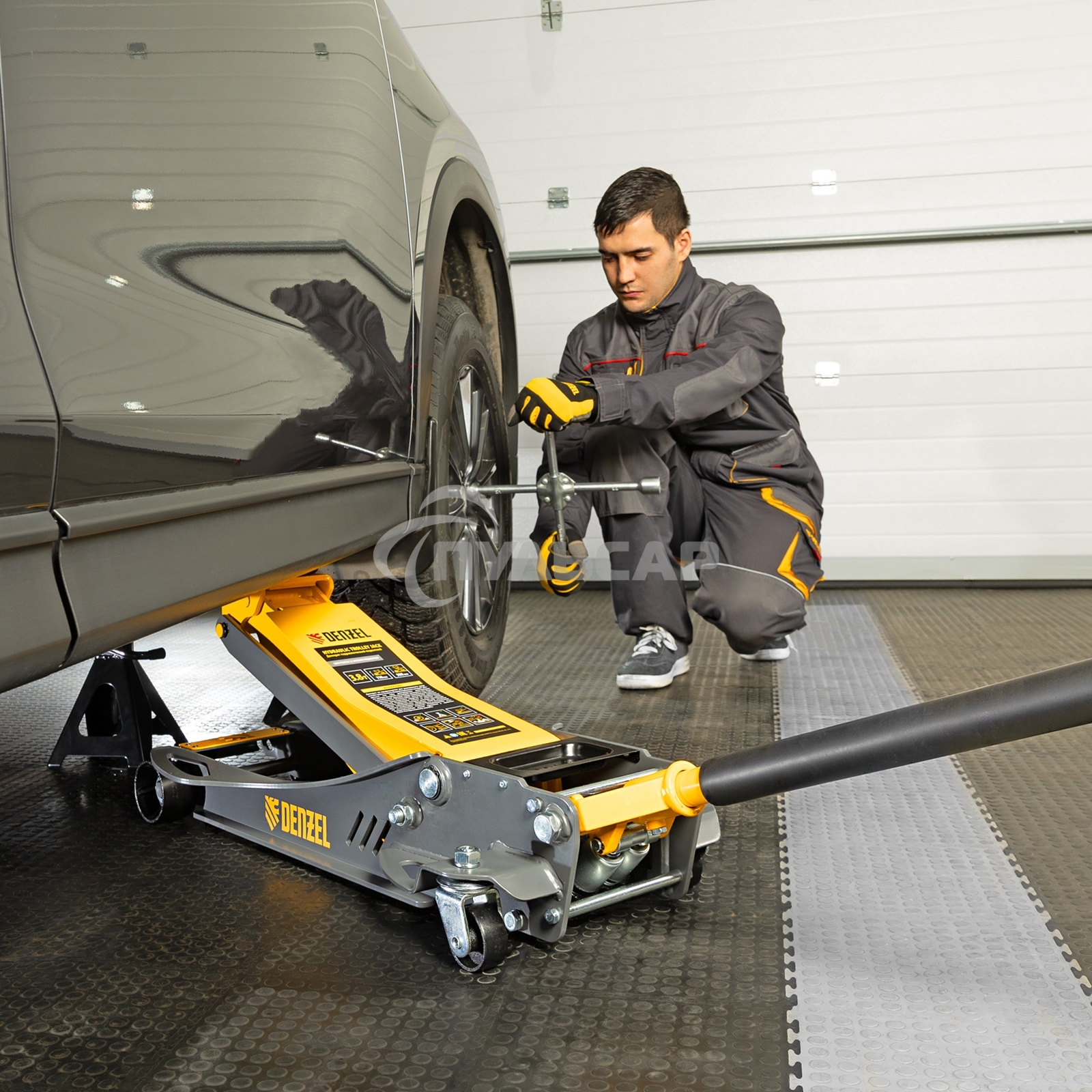 Домкрат гидравлический подкатной Denzel 3,8 т, 110-580 мм, быстрый подъем, низкий подхват, проф. 51251