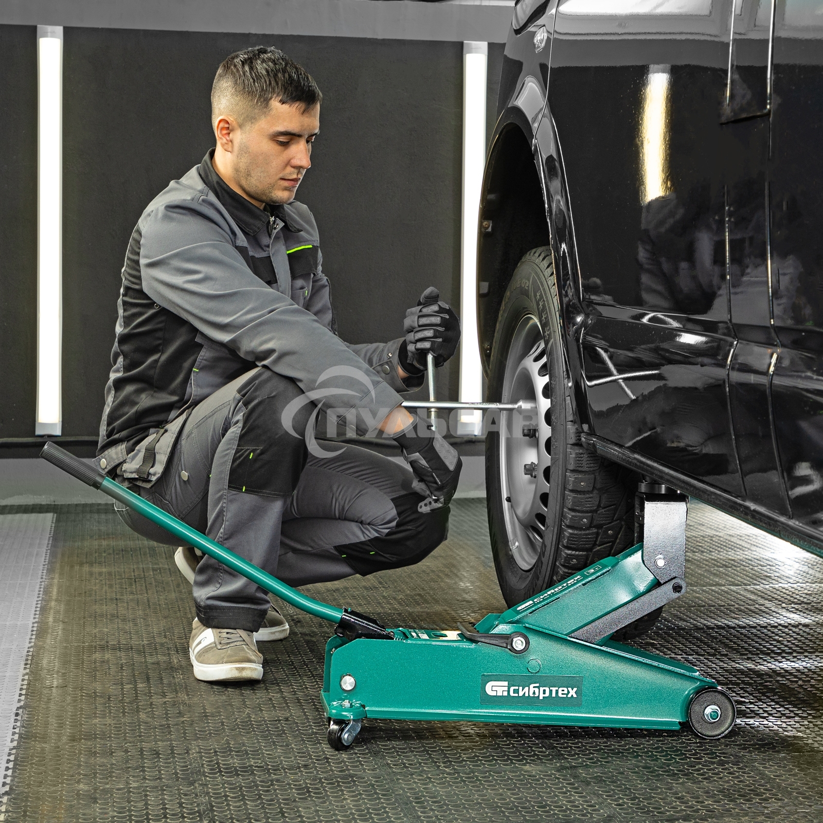 Домкрат гидравлический подкатной Сибртех 3 т, 192-532 мм, SUV