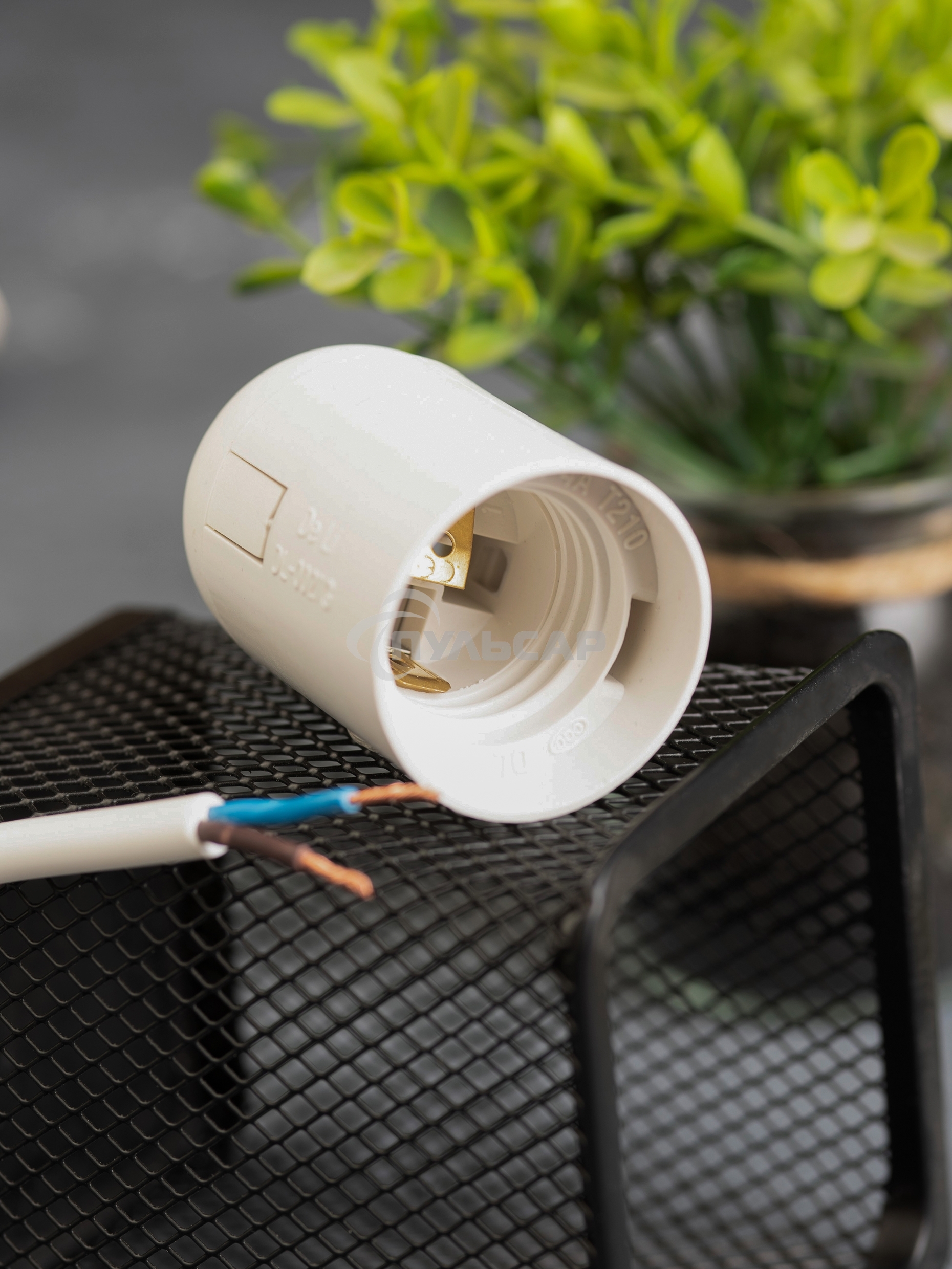 Патрон Е27 пластиковый подвесной термостойкий пластик бел. PROxima