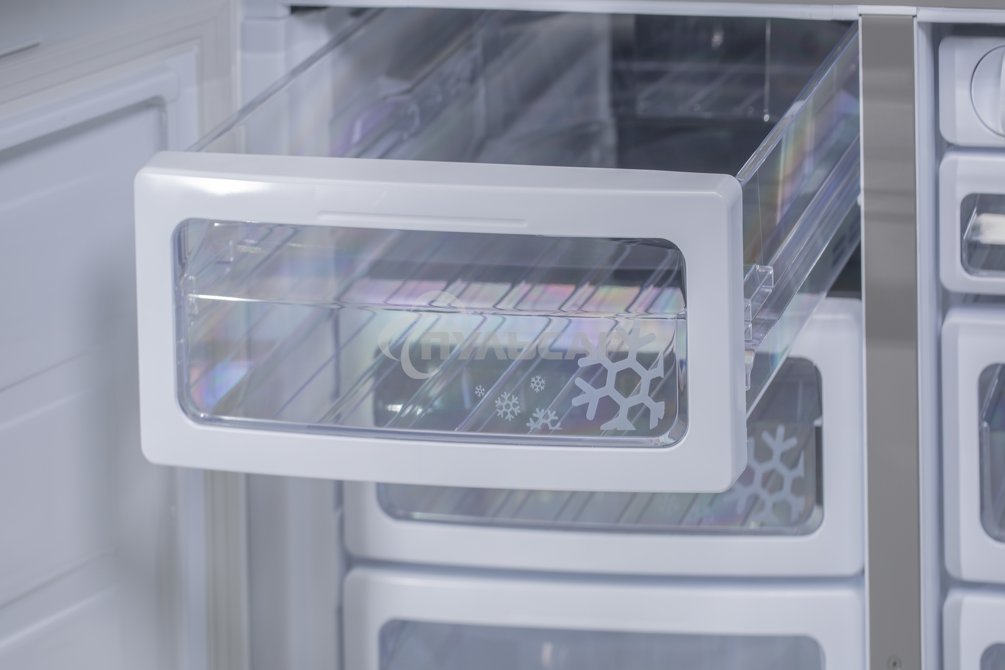 Холодильник Sharp SJGX98PWH белое стекло четырехкамерный 394/211л морозилка снизу