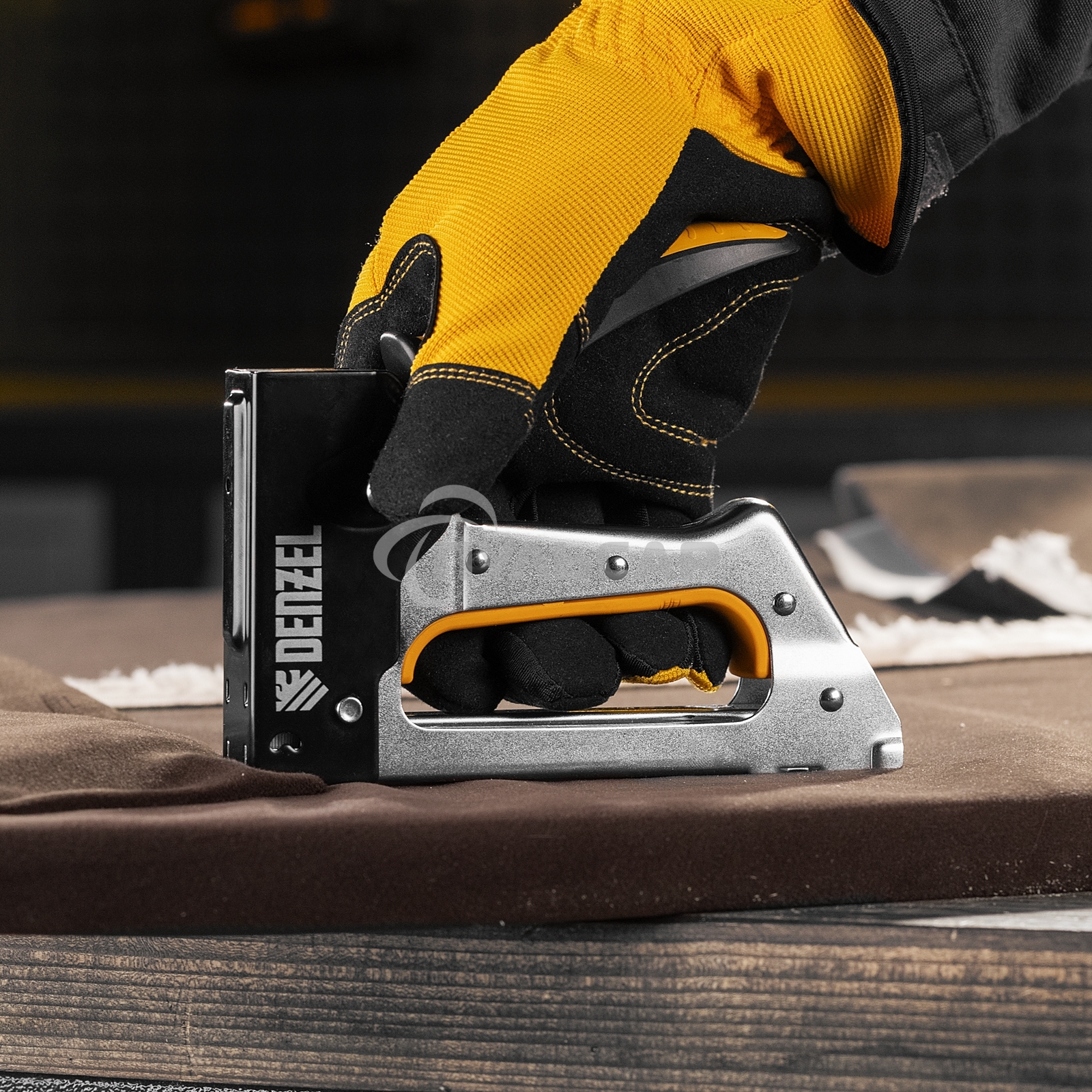 Степлер металлический, скобы в комплекте, 2К рукоятка, тип 53, 6-10 мм Denzel