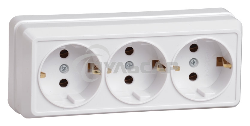 Розетка Iek ERO31-K01-16-DC РС23-3-ОБ 3 местн. с з/к 16А откр.уст. ОКТАВА (белый)