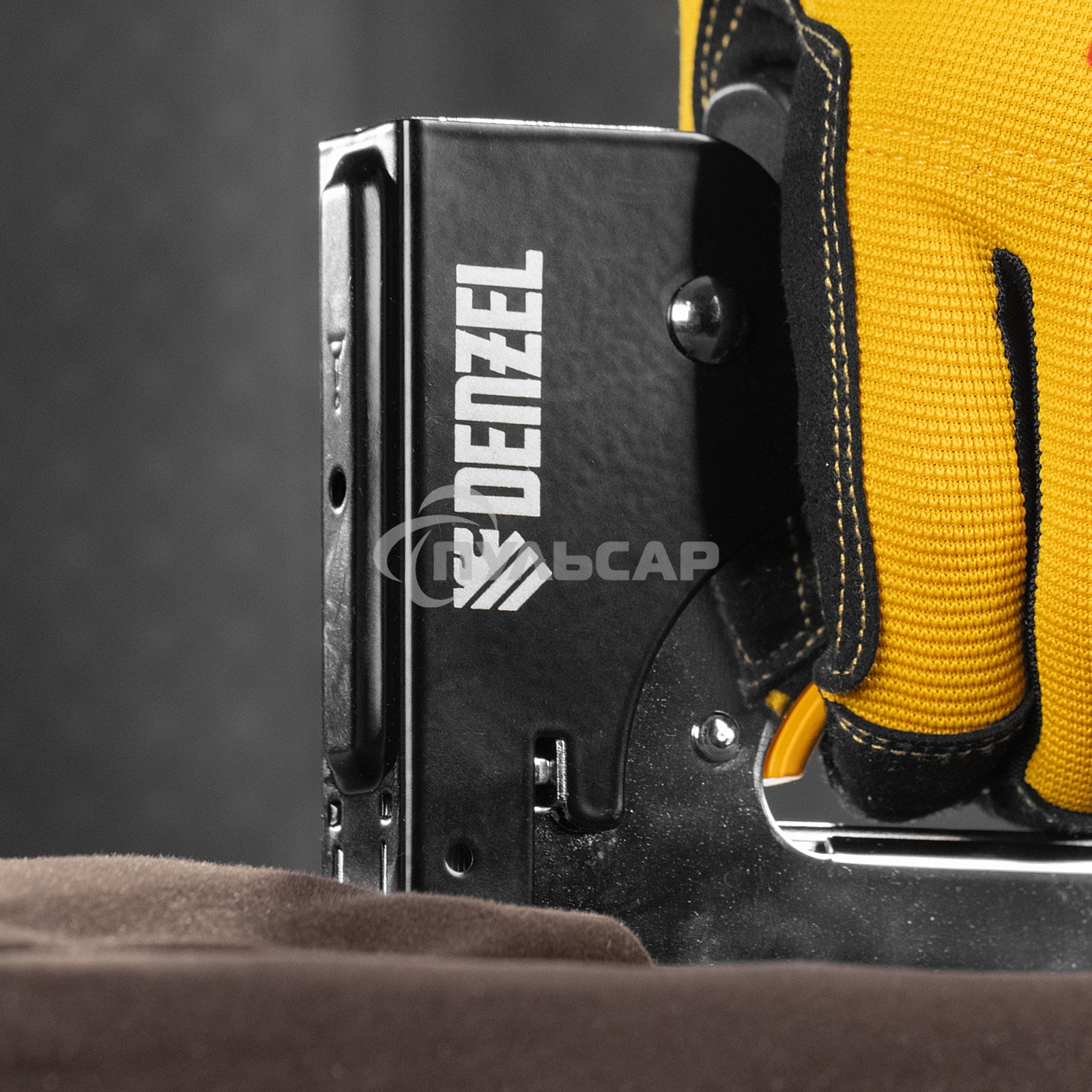 Степлер металл., скобы в комплекте, плавная регулировка удара, 2К рукоятка, тип 53, 4-14 мм Denzel