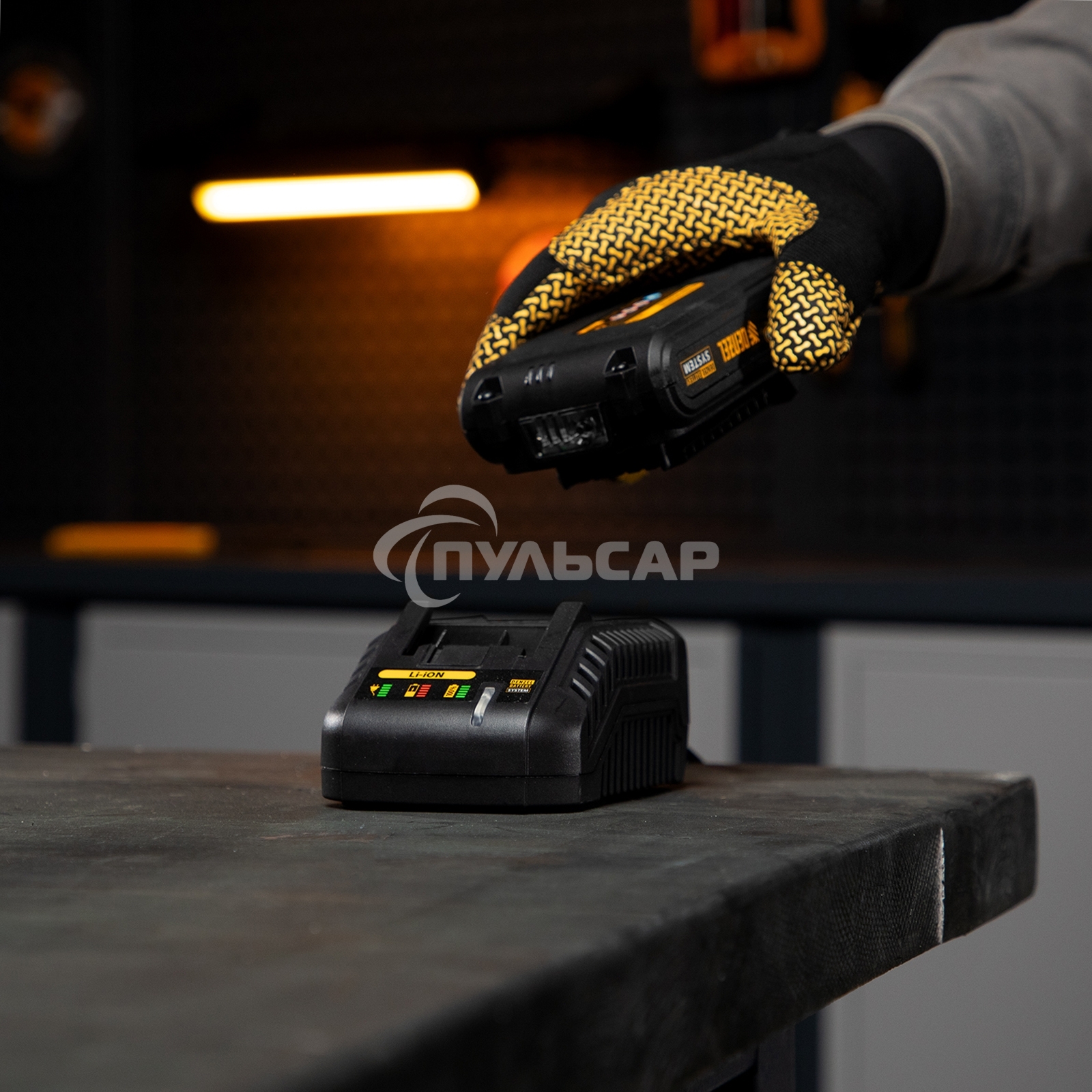 Устройство зарядное для аккумуляторов IBC-18-2.3, Li-Ion, 18 В, 2,3 А Denzel